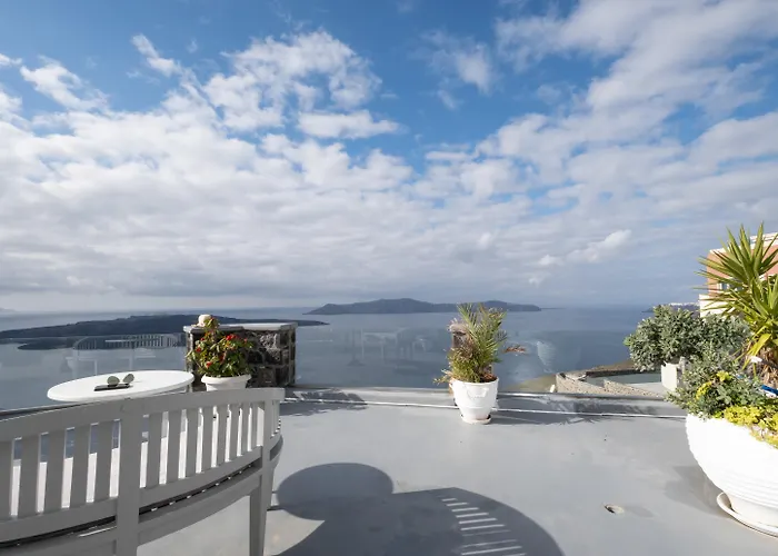 Hotel Loucas On The Cliff Fira 