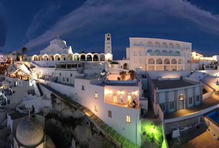 Villa The Atlantis House Fira  con Piscina