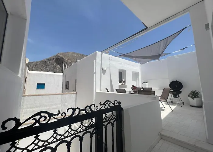 3 Bedroom House Included Car Rental-Heated Jacuzzi Perissa 