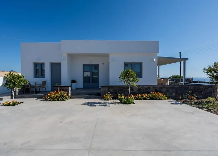 Bliss Holidays Spot Fira 