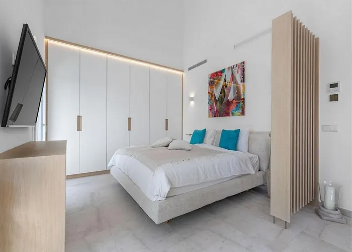Kamari Holiday Renovated Villa