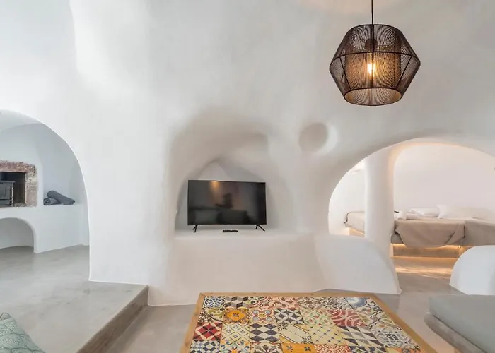 Aqua Serenity Luxury Suites Santorini Foinikia 