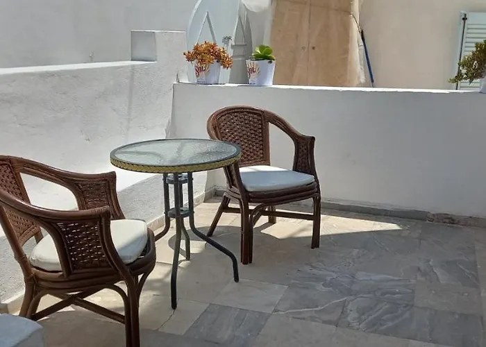 Dimitris Studios Perissa 