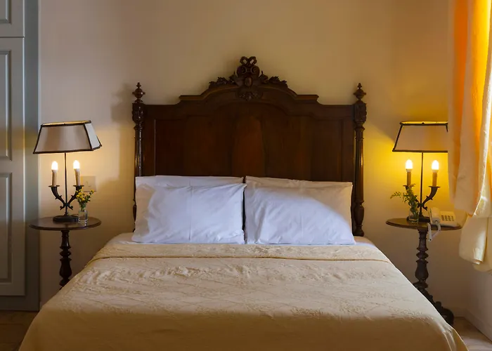 Hoteles de lujo en Fira (Santorini) 