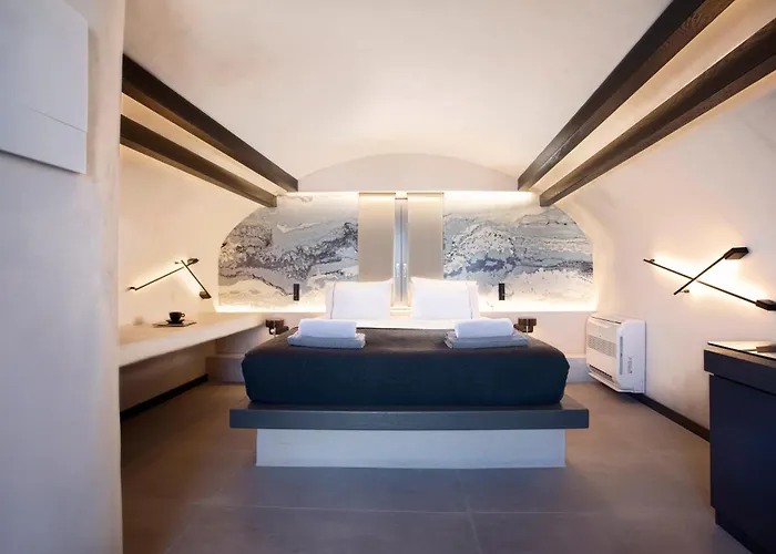 Armonoia Suites Santorini