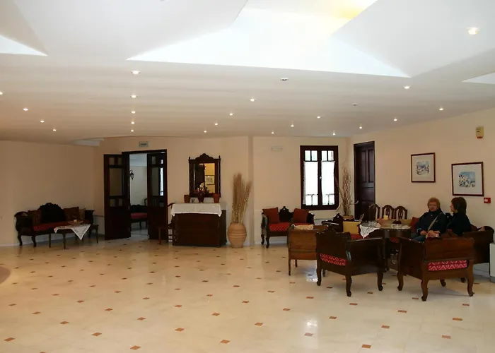 Hoteles cerca de Museo Prehistórico de Thera