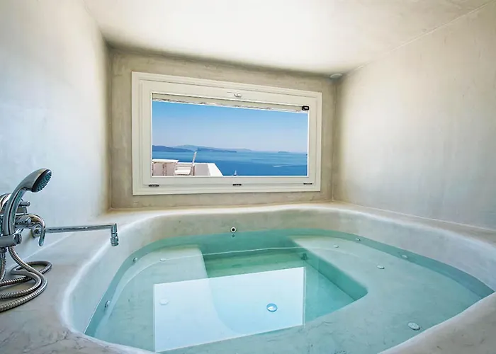 Pet friendly The Ivory Suite In Santorini Oia 