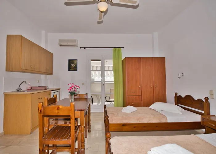 Ira Apartments Kamári
