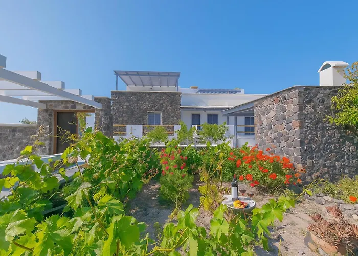 Golden Sunrise Suites In Santorini Kamari 