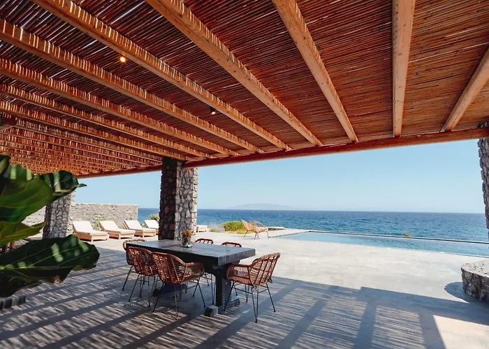 Colombos Beachfront Foinikia 