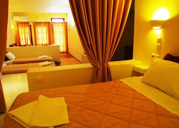 Nautilus Dome Hotel Fira 
