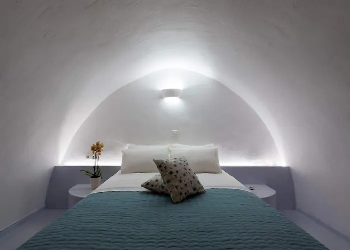 Fira White Residence