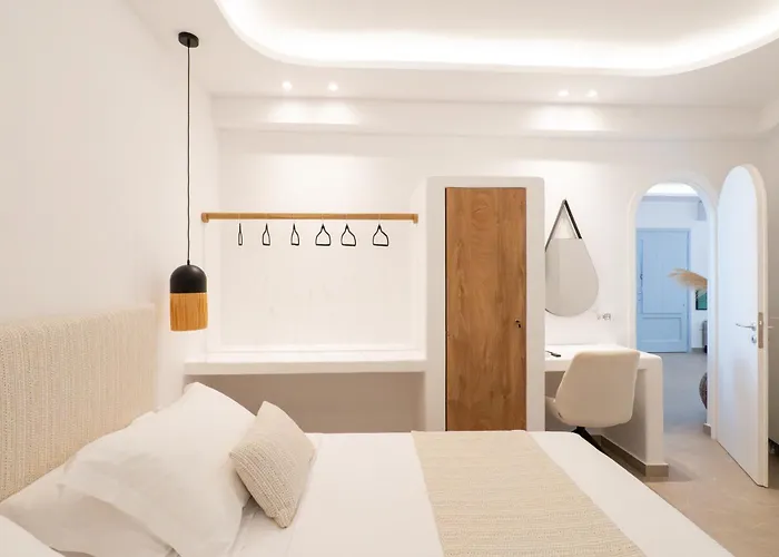 Pet friendly Sn Santorini Apartments Kamari 