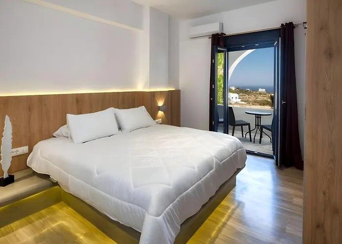 Haustierfreundliches Christianna & George Luxury Hot Tub Apartment Fira 
