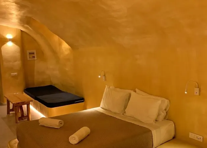 Pet friendly M Residence Santorini Johnnie Cave Fira 