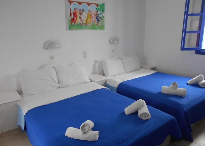 The Three Anchors Rooms Perissa