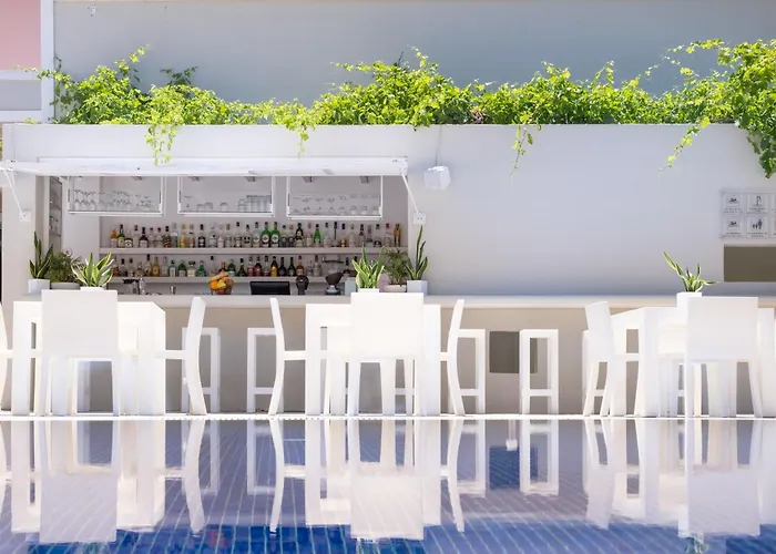 Rose Bay Hotel Kamári