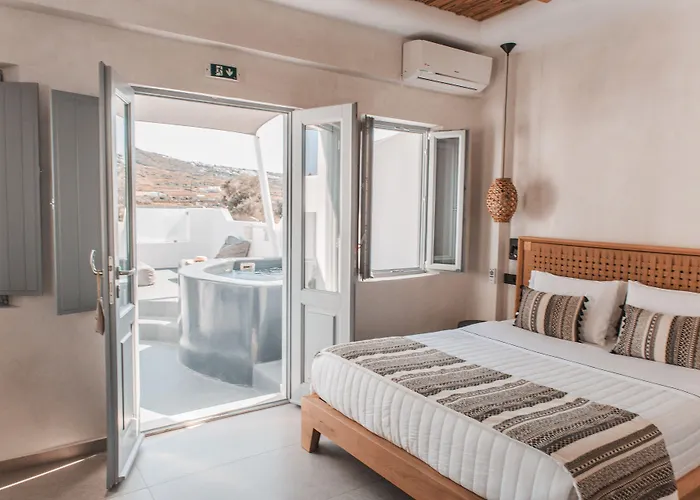 Almyra Oia Suites