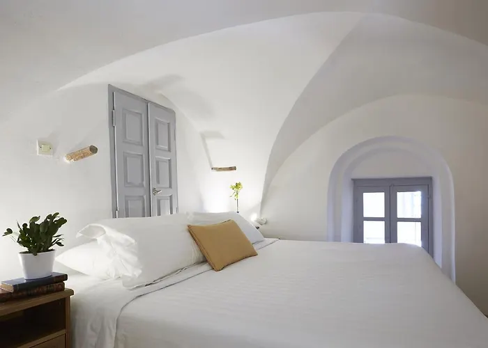 Pyrgos Kallistis hotels near S.M.A.G Spira Marble Art Gallery