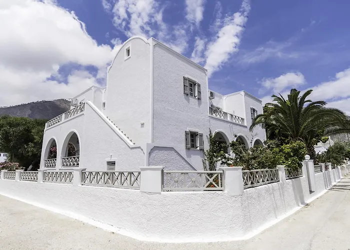 Resorts in Perissa (Santorini)