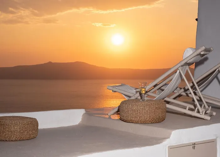 The Globe Suites Villa Fira 
