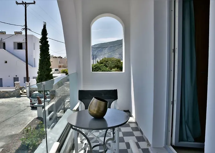 Kamari (Santorini) City Center Hotels