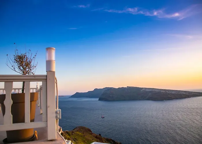 Thetis Cave Houses Oia 