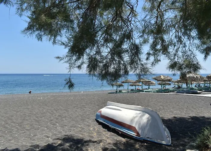 Pet friendly Ostria Beach Studios Perissa 
